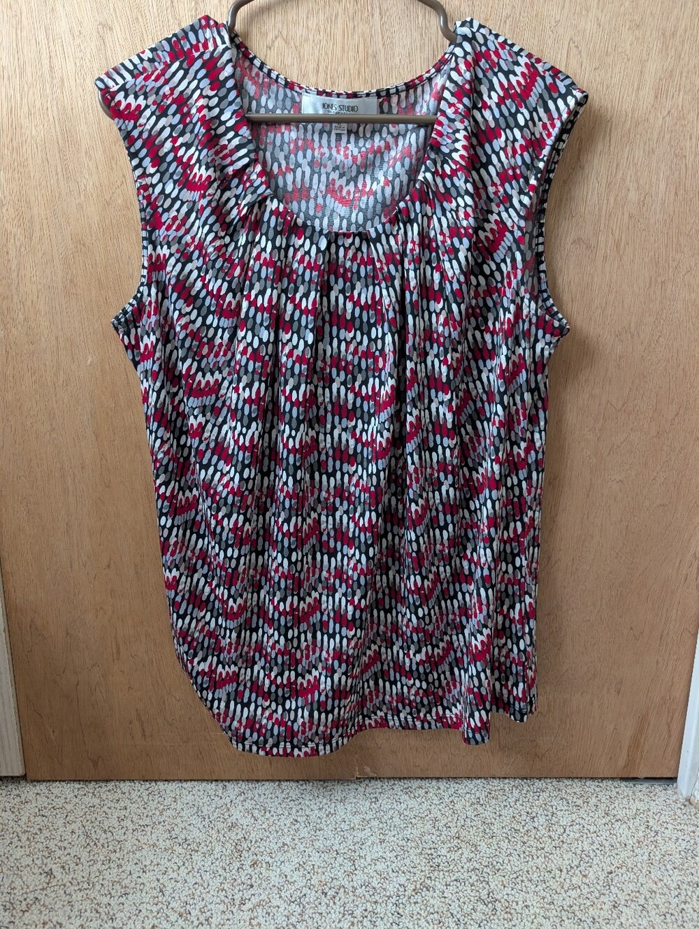 Jones Studio Multi-colored Printed Sleeveless Pleated Scoop Neck Camisole